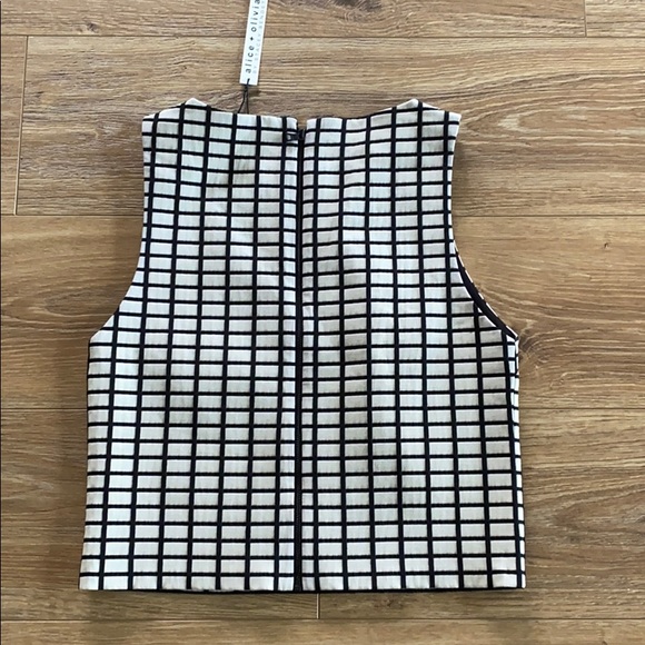 Alice + Olivia Eryn Jaquard GridTop - Picture 2 of 6